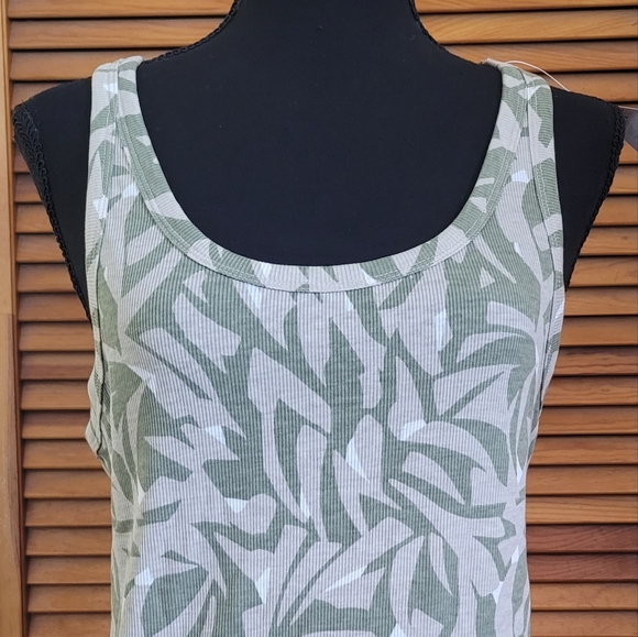 NWT Old Navy UltraLite Rib-Knit Racerback Tank Top Size Large - Picture 2 of 12